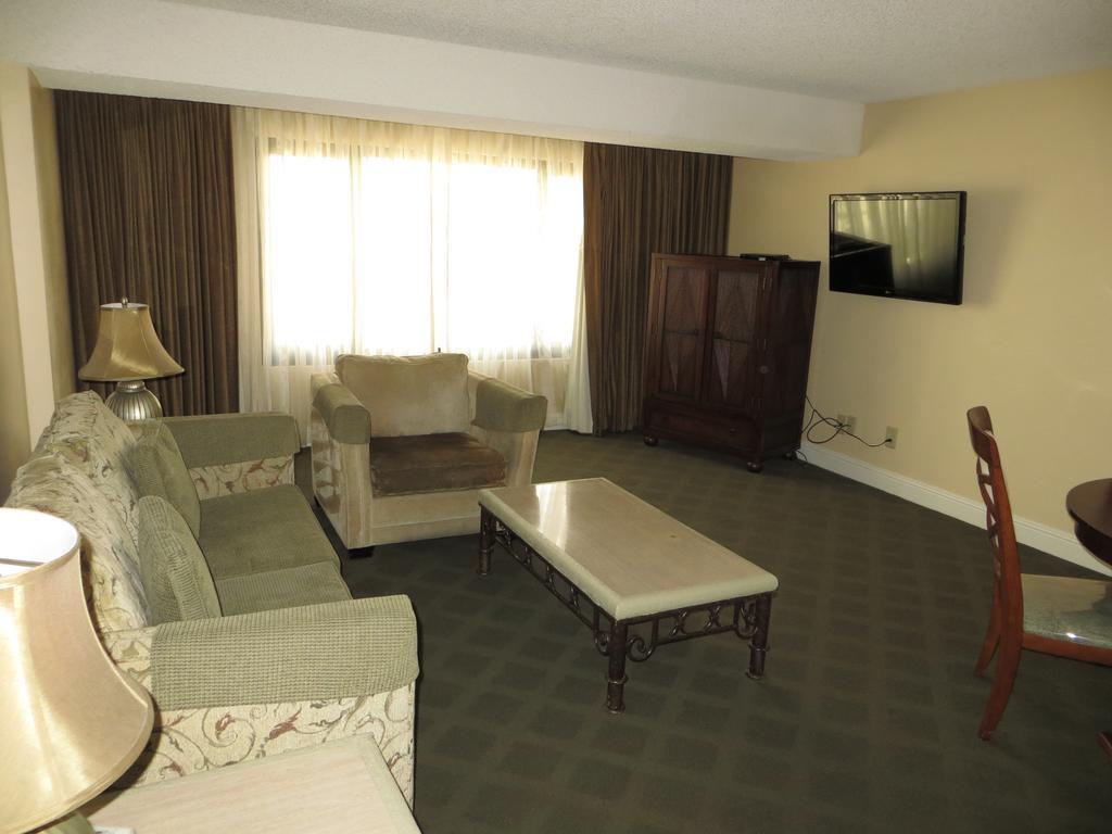 Jockey Resort Suites Center Strip Las Vegas Room photo